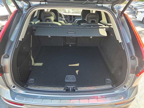 Used 2020 Volvo XC60 T5 Momentum w/ Protection Package Premier AWD/4WD image 27