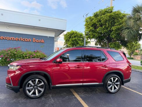 Used 2025 Honda Pilot Touring image 9