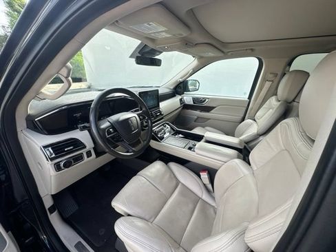 Used 2021 Lincoln Navigator Reserve w/ Luxury Package RWD image 6