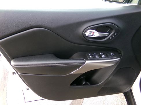 Used 2020 Jeep Cherokee Limited image 22