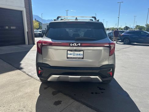 Used 2025 Kia Seltos EX w/ EX Sunroof Package AWD/4WD image 7