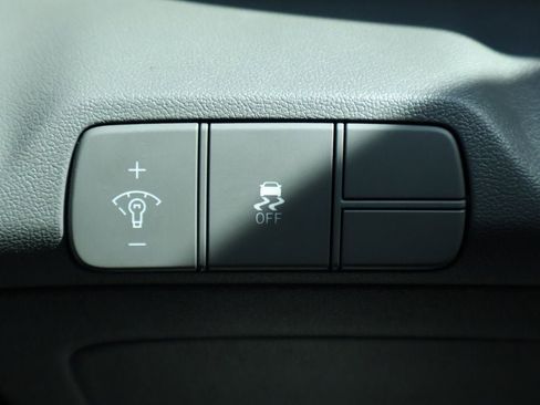 Used 2024 Hyundai Elantra SEL image 17
