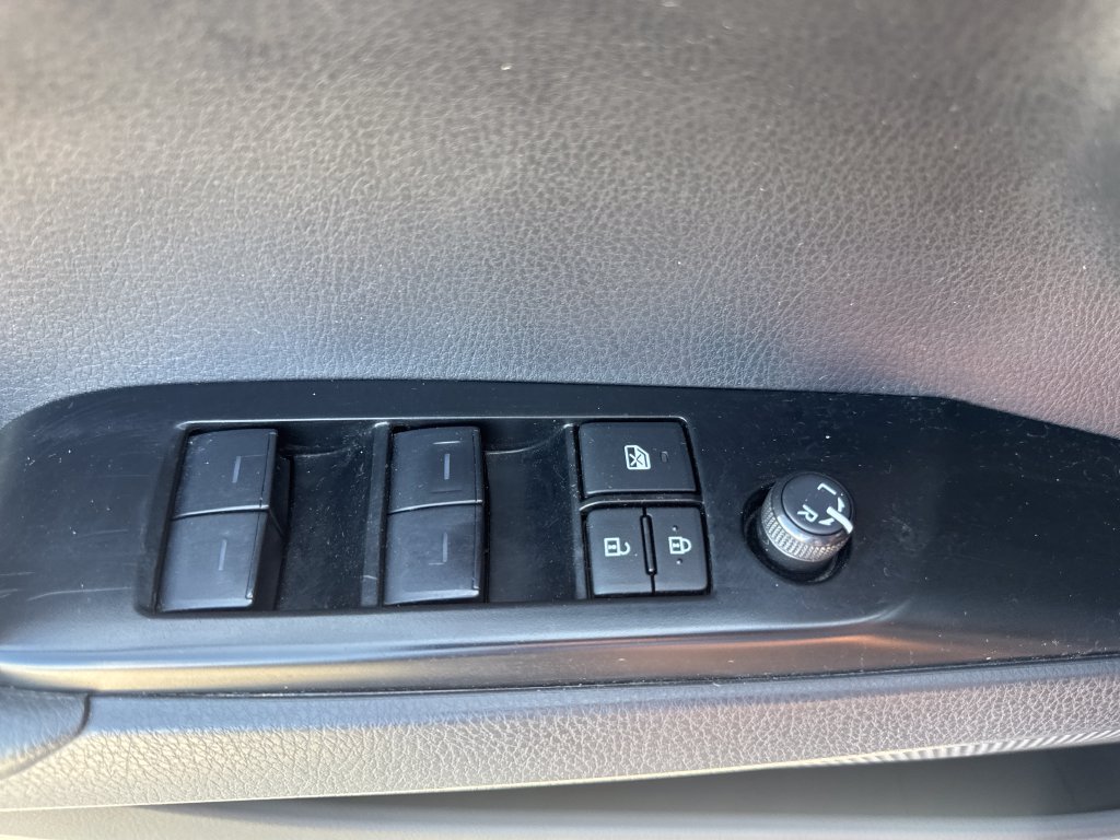 Used 2025 Toyota Camry SE FWD image 17