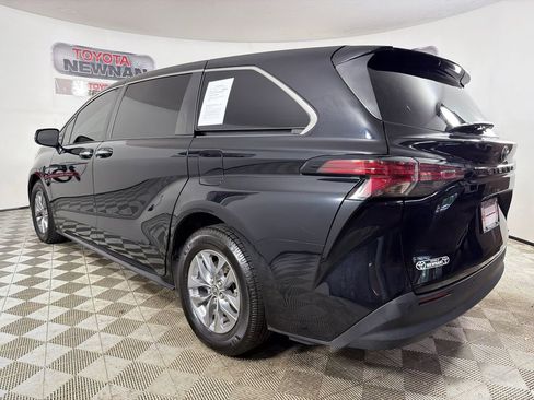 Used 2022 Toyota Sienna XLE FWD image 6