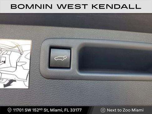 Used 2024 Toyota Highlander LE image 12