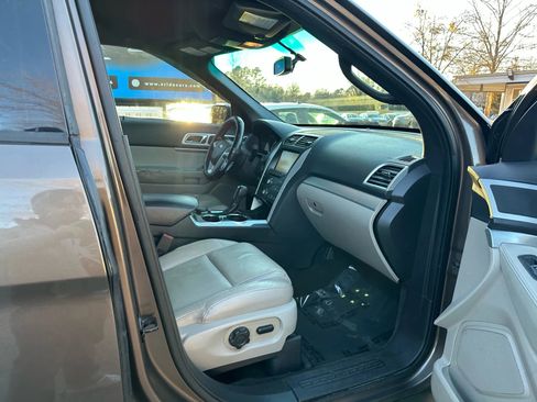 Used 2015 Ford Explorer XLT w/ Equipment Group 202A image 18