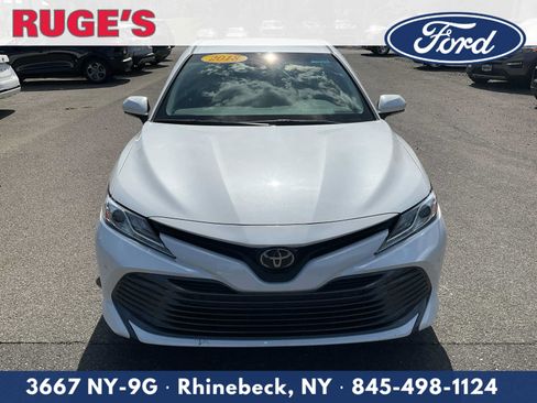 Used 2018 Toyota Camry XLE FWD image 9