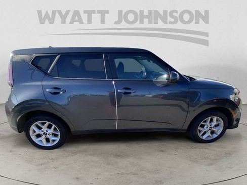 Used 2023 Kia Soul LX w/ LX Technology Package FWD image 11
