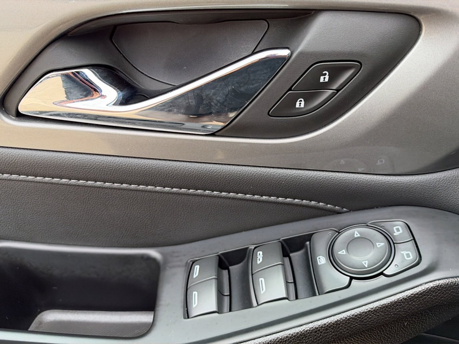 Used 2023 Chevrolet Traverse LT FWD image 16