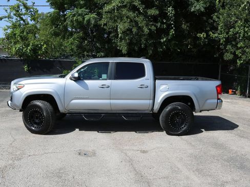 Used 2016 Toyota Tacoma SR5 w/ SR5 Appearance Package (SN) RWD image 2