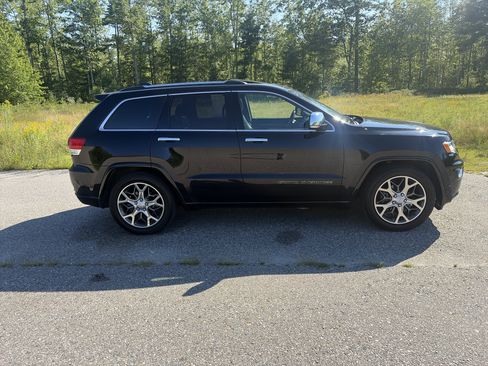 Used 2020 Jeep Grand Cherokee Overland AWD/4WD image 4