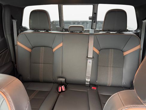 Used 2024 GMC Canyon AT4 w/ Technology Package AWD/4WD image 15