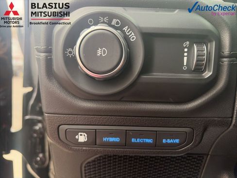 Used 2025 Jeep Wrangler Unlimited Sahara w/ Safety Group AWD/4WD image 21