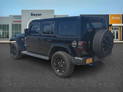 Used 2021 Jeep Wrangler Unlimited Sahara w/ Cold Weather Group AWD/4WD image 5
