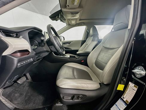 Used 2019 Toyota RAV4 Limited AWD/4WD image 13