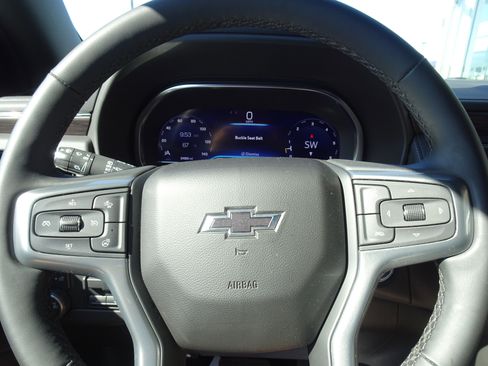 Used 2023 Chevrolet Tahoe Z71 w/ Luxury Package AWD/4WD image 20
