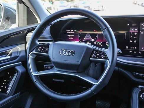 Used 2025 Audi Q5 Premium w/ Convenience Package image 16