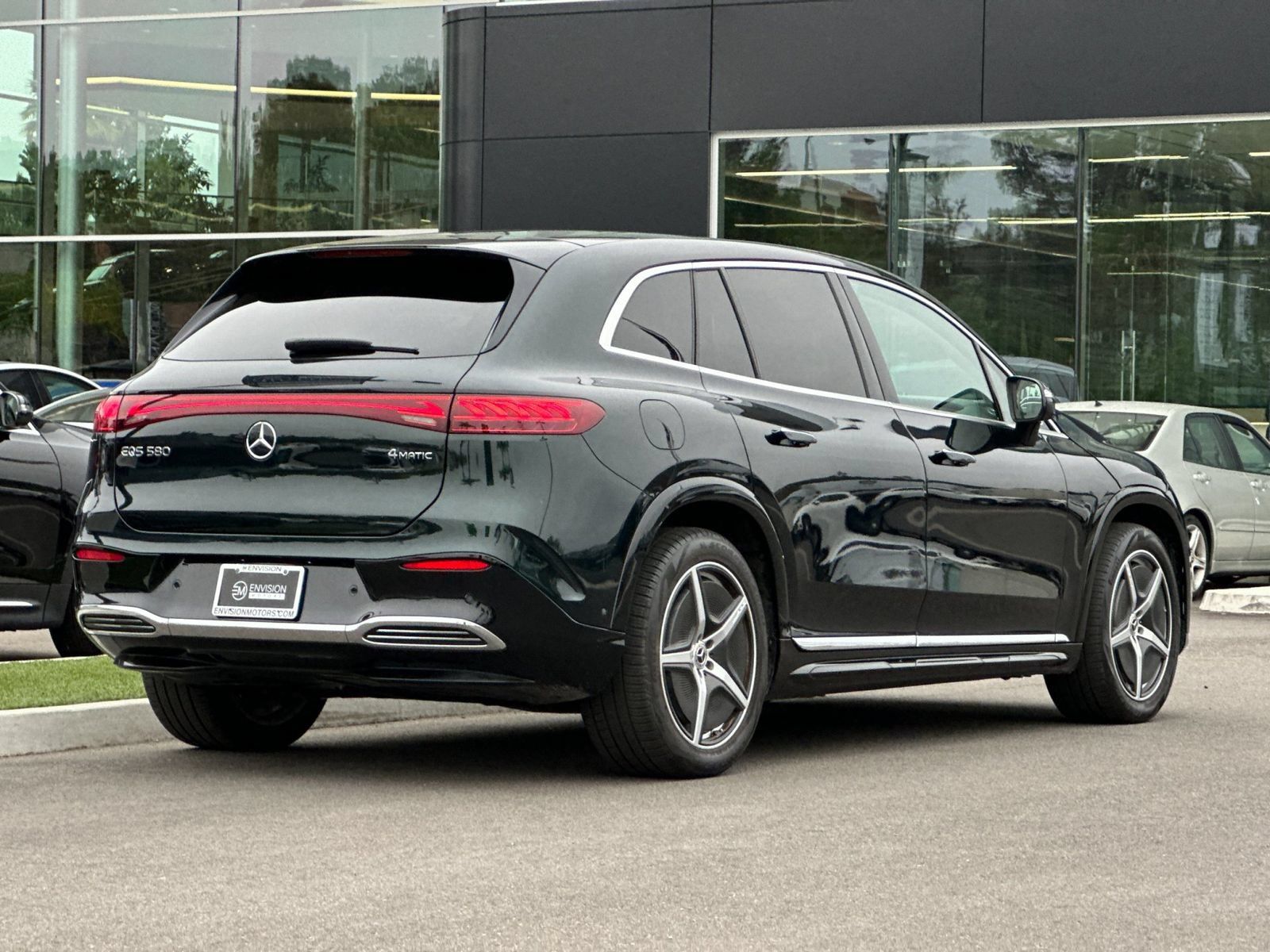 Used 2023 Mercedes-Benz EQS 580 4MATIC SUV image 3