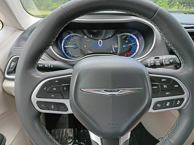 Used 2024 Chrysler Pacifica Limited FWD image 20