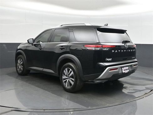 Used 2023 Nissan Pathfinder SL image 6