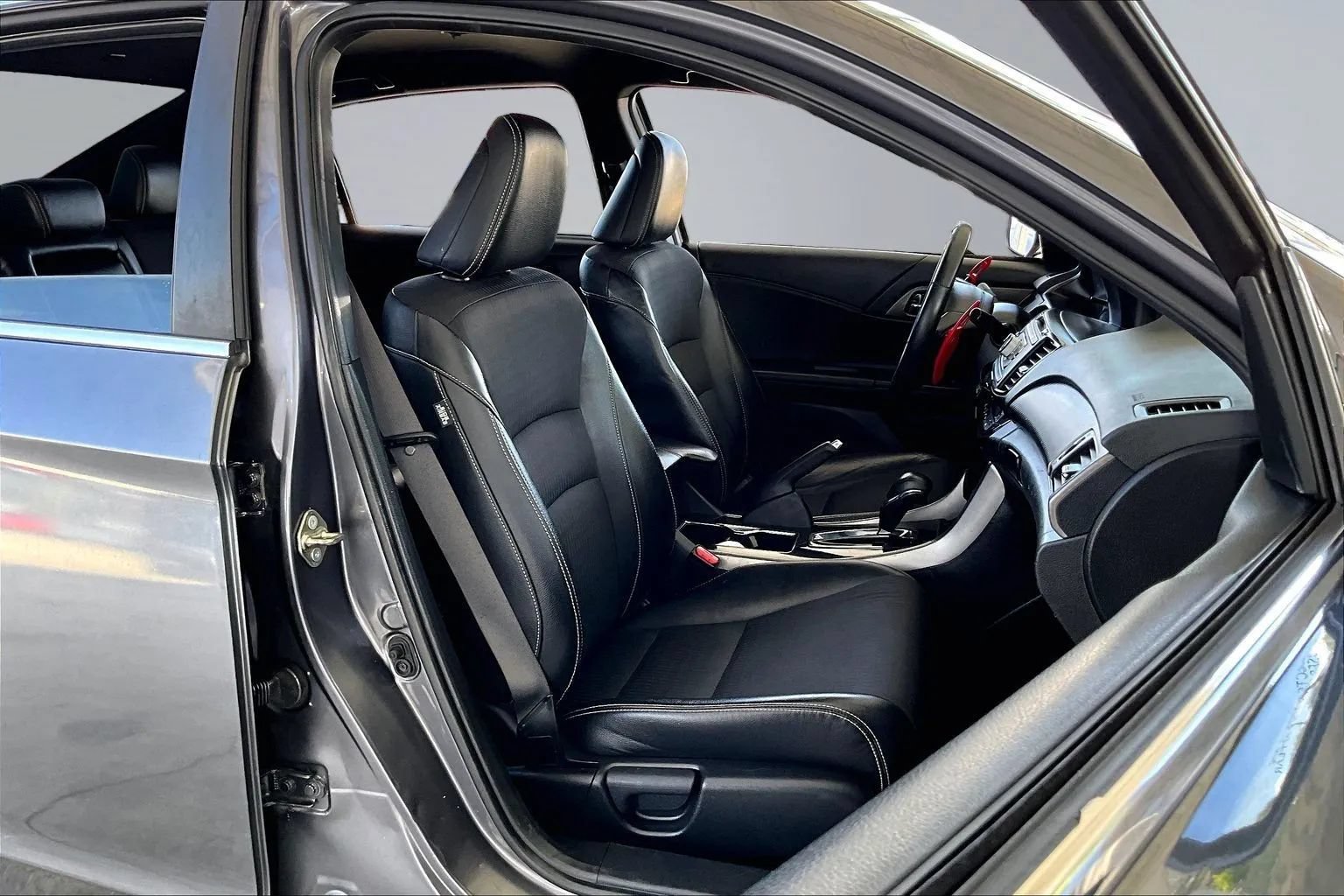 Used 2017 Honda Accord Sport image 25