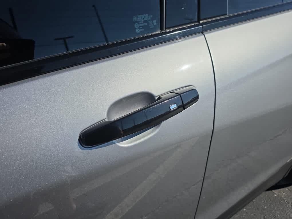 Used 2024 Chevrolet Equinox Premier w/ Redline Edition FWD image 15