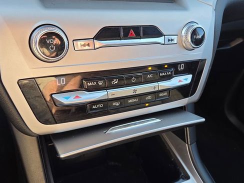 Used 2020 Ford Explorer XLT RWD image 21