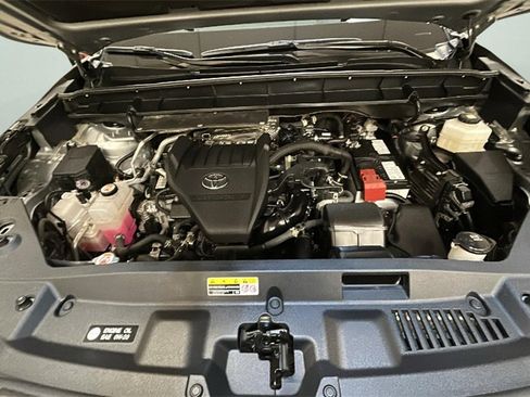 Used 2024 Toyota Highlander XLE image 17
