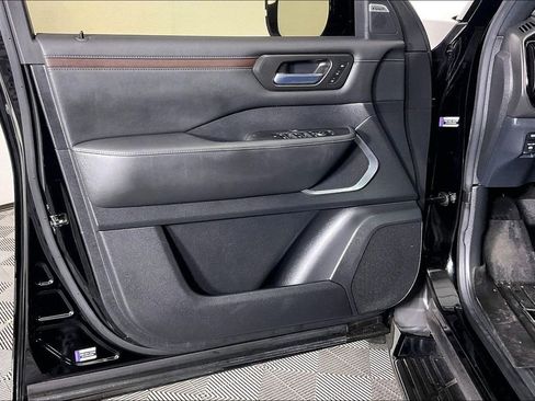 Used 2025 Nissan Armada Platinum Reserve AWD/4WD image 23