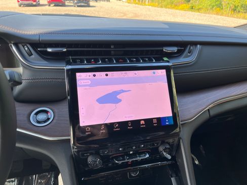 New 2025 Jeep Grand Cherokee Summit image 39