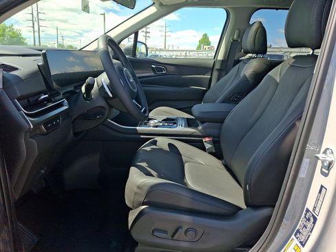 New 2026 Kia Carnival SX w/ SX Dark Edition Package FWD image 9