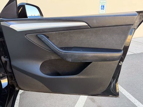 Used 2023 Tesla Model Y Long Range AWD/4WD image 28