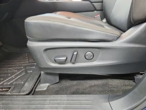 Used 2025 Nissan Pathfinder SL FWD image 20