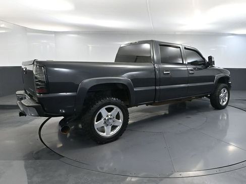 Used 2004 GMC Sierra 2500 SLT w/ Heavy-Duty Power Package image 4