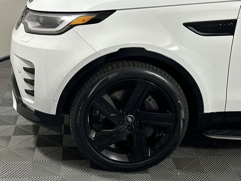 Used 2025 Land Rover Discovery Dynamic SE AWD/4WD image 9