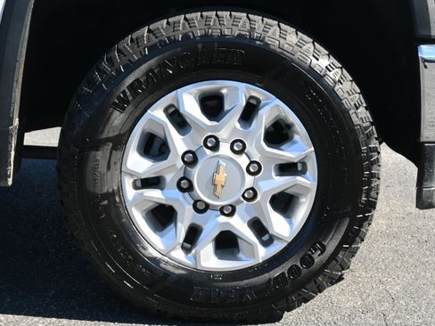 Used 2021 Chevrolet Silverado 3500 LT w/ Convenience Package image 13