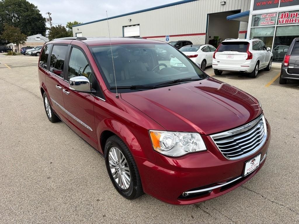 Used 2013 Chrysler Town & Country Touring-L w/ Driver Convenience Group FWD image 2