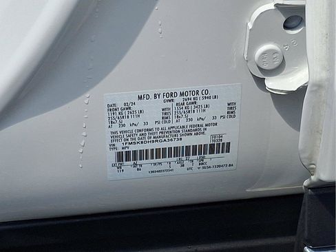 Used 2024 Ford Explorer XLT AWD/4WD image 26