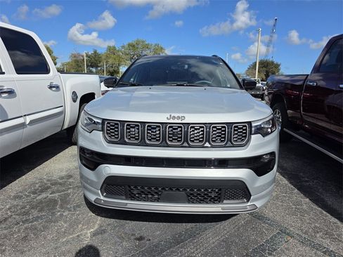 Used 2024 Jeep Compass Limited w/ Driver Assist Group I image 2