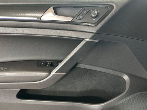 Used 2018 Volkswagen Golf R 4-Door image 12