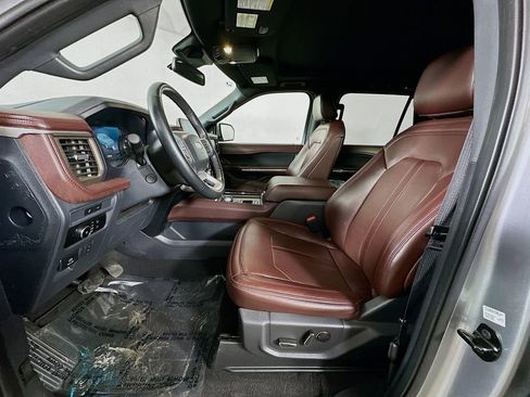 Used 2024 Ford Expedition Limited image 14