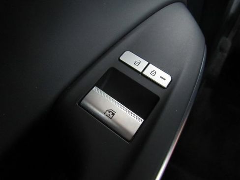 Used 2022 Genesis GV70 2.5T w/ Select Package image 34