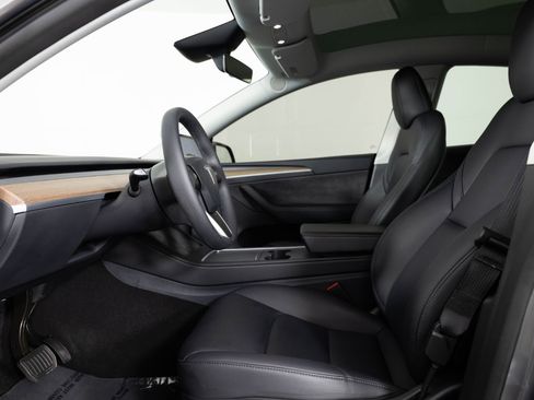 Used 2025 Tesla Model Y Long Range RWD image 15