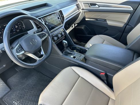 Used 2023 Volkswagen Atlas Cross Sport SE w/ Panoramic Sunroof Package FWD image 16