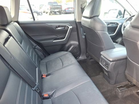 Used 2023 Toyota RAV4 XLE Premium image 15