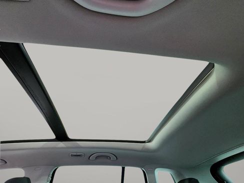 Used 2013 Volkswagen Tiguan S image 29