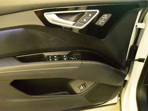 Used 2023 Audi Q4 e-tron Premium Plus w/ Premium Plus image 24