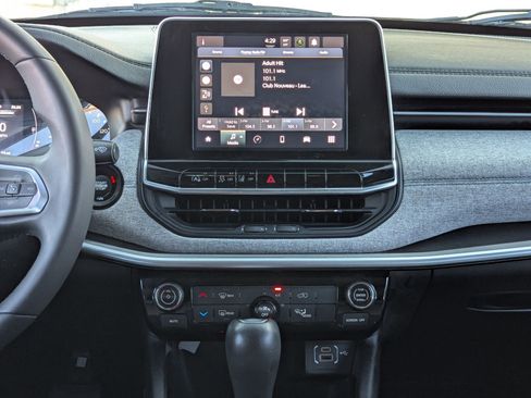 Used 2022 Jeep Compass Latitude image 18