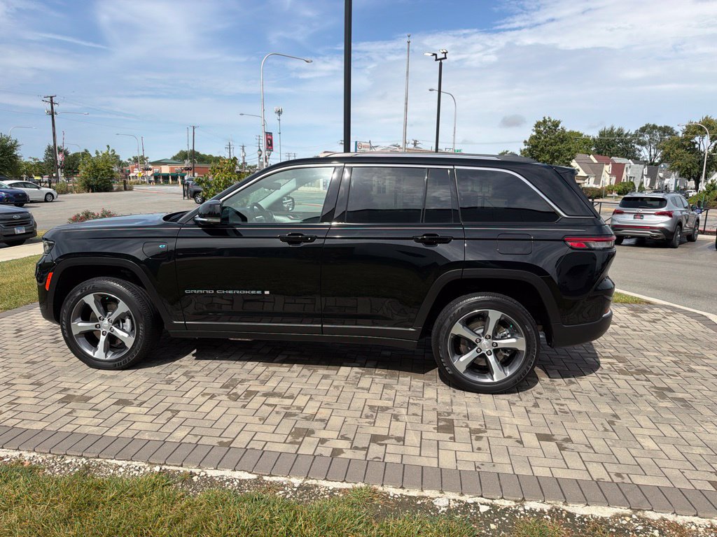 Used 2024 Jeep Grand Cherokee Limited 4xe w/ Luxury Tech Group II AWD/4WD image 10