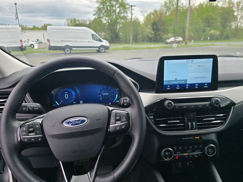 Used 2021 Ford Escape SEL w/ Technology Package AWD/4WD image 10